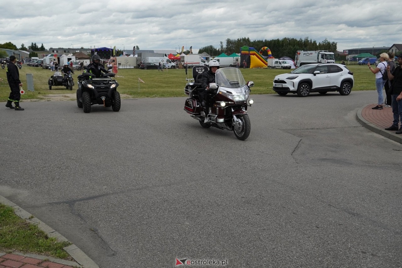 Oldtimer 2025: Parada zabytkowych pojazdów ulicami Rzekunia [29.06.2025] - zdjęcie #102 - eOstroleka.pl