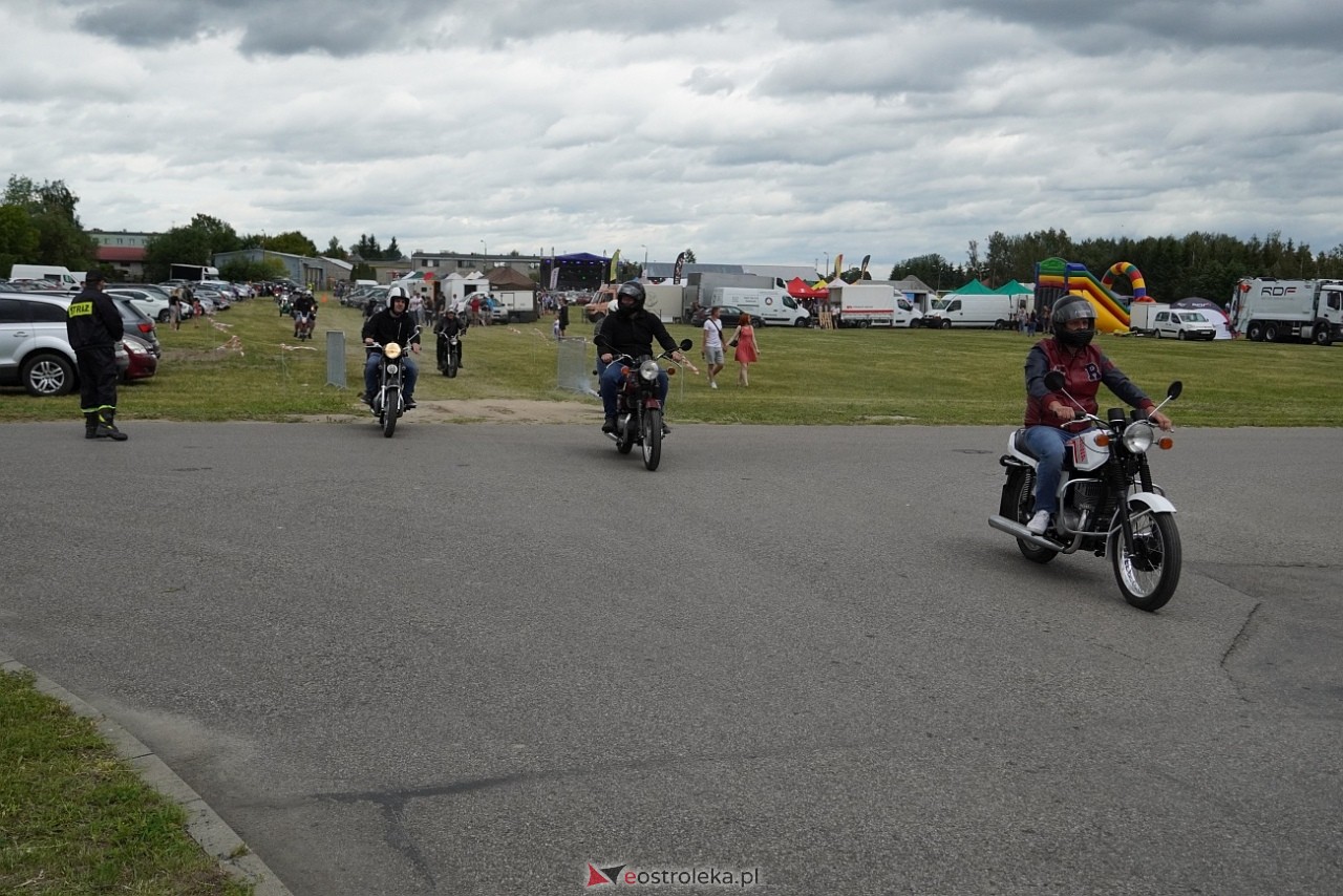 Oldtimer 2025: Parada zabytkowych pojazdów ulicami Rzekunia [29.06.2025] - zdjęcie #100 - eOstroleka.pl