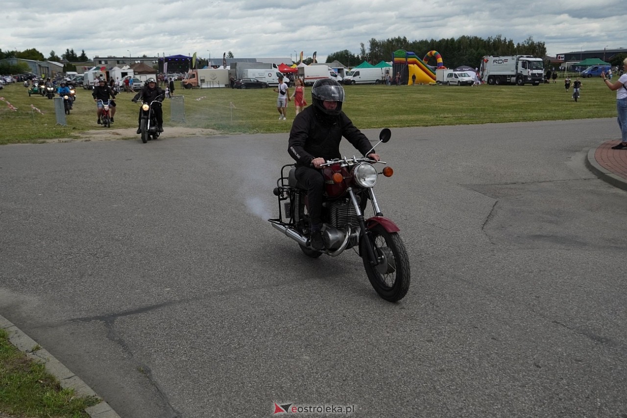 Oldtimer 2025: Parada zabytkowych pojazdów ulicami Rzekunia [29.06.2025] - zdjęcie #97 - eOstroleka.pl