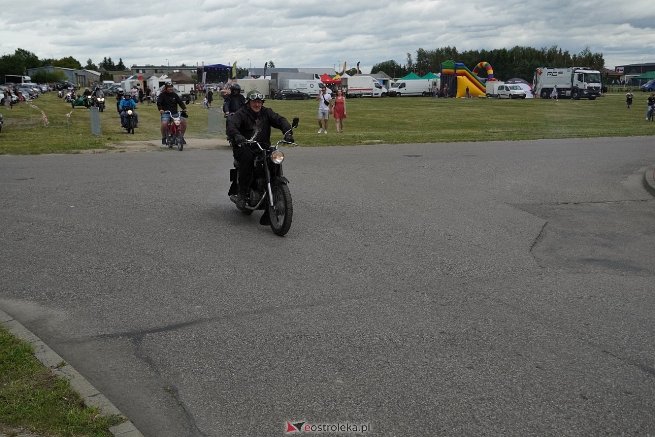Oldtimer 2025: Parada zabytkowych pojazdów ulicami Rzekunia [29.06.2025] - zdjęcie #96 - eOstroleka.pl
