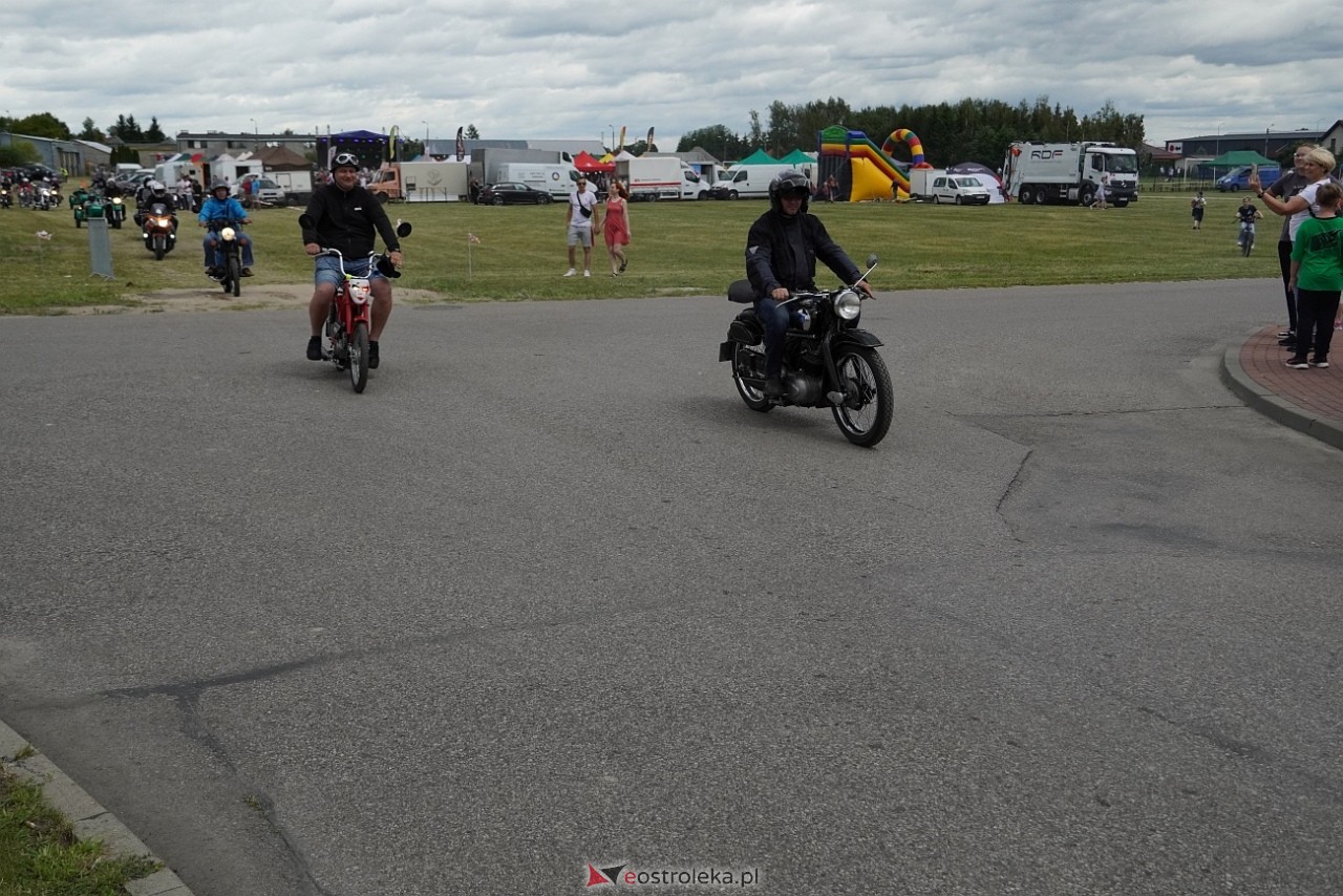 Oldtimer 2025: Parada zabytkowych pojazdów ulicami Rzekunia [29.06.2025] - zdjęcie #95 - eOstroleka.pl