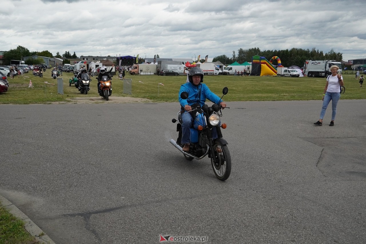 Oldtimer 2025: Parada zabytkowych pojazdów ulicami Rzekunia [29.06.2025] - zdjęcie #94 - eOstroleka.pl
