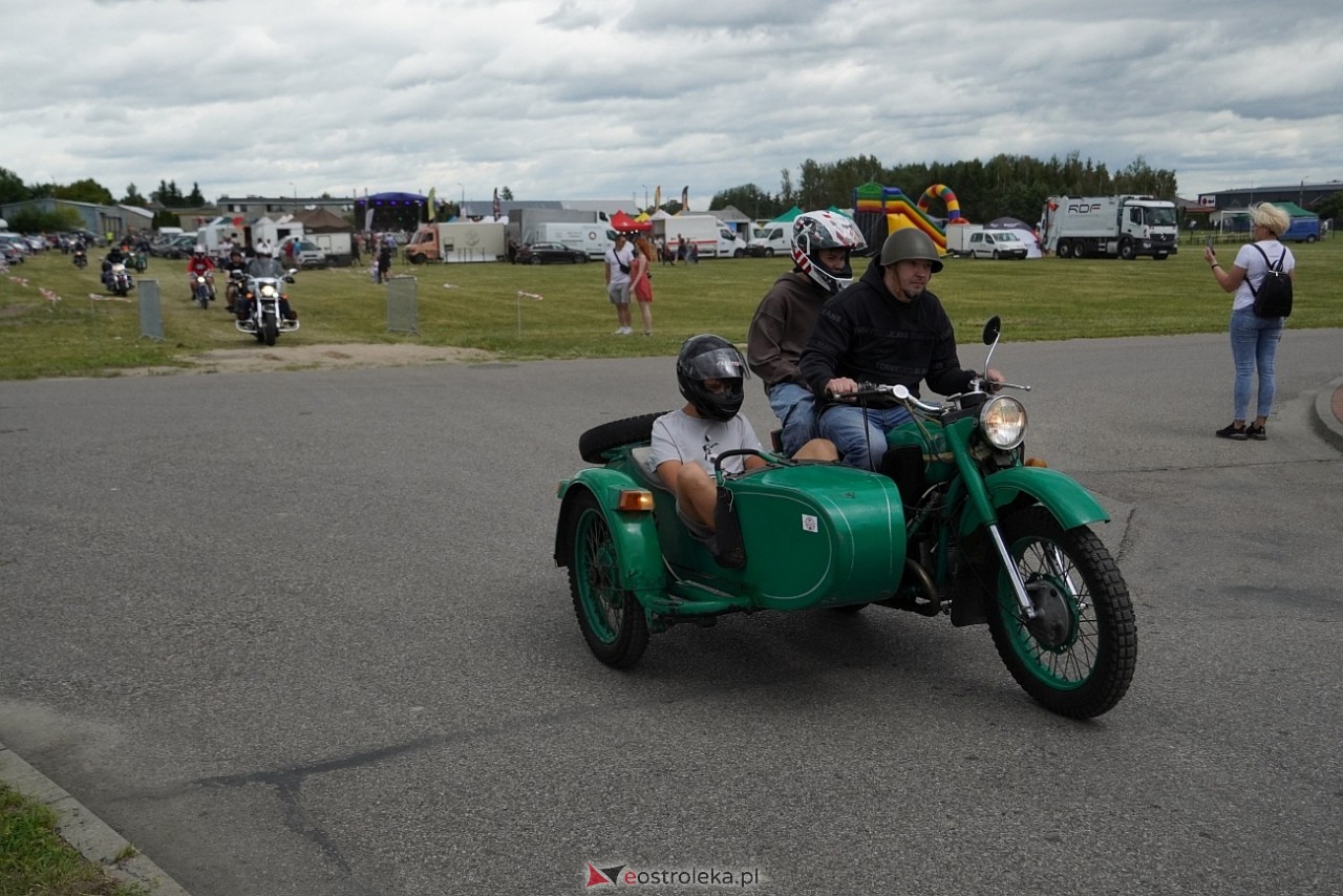 Oldtimer 2025: Parada zabytkowych pojazdów ulicami Rzekunia [29.06.2025] - zdjęcie #93 - eOstroleka.pl