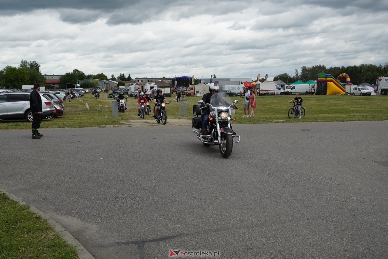 Oldtimer 2025: Parada zabytkowych pojazdów ulicami Rzekunia [29.06.2025] - zdjęcie #92 - eOstroleka.pl