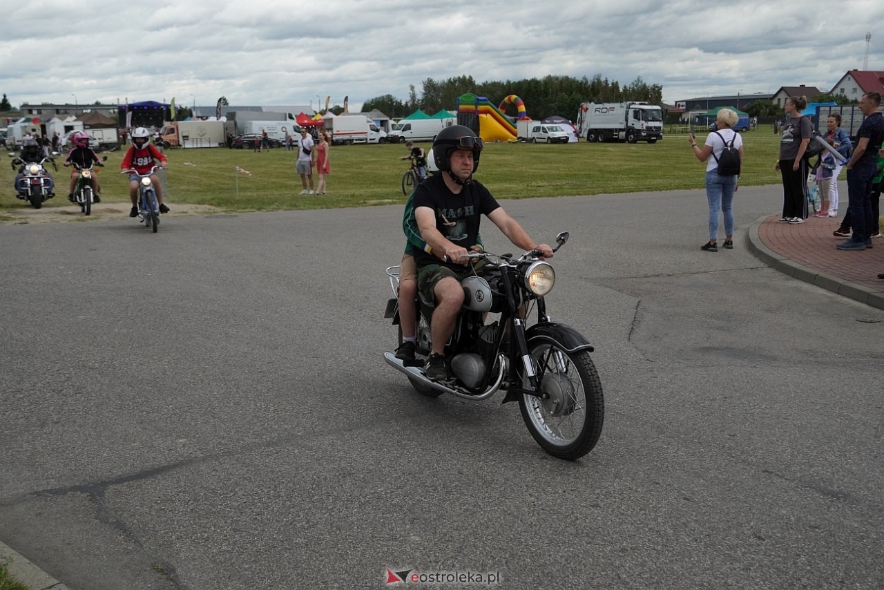 Oldtimer 2025: Parada zabytkowych pojazdów ulicami Rzekunia [29.06.2025] - zdjęcie #91 - eOstroleka.pl