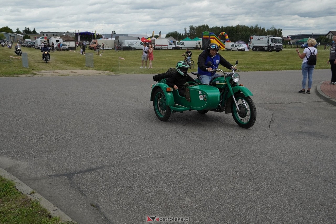 Oldtimer 2025: Parada zabytkowych pojazdów ulicami Rzekunia [29.06.2025] - zdjęcie #89 - eOstroleka.pl
