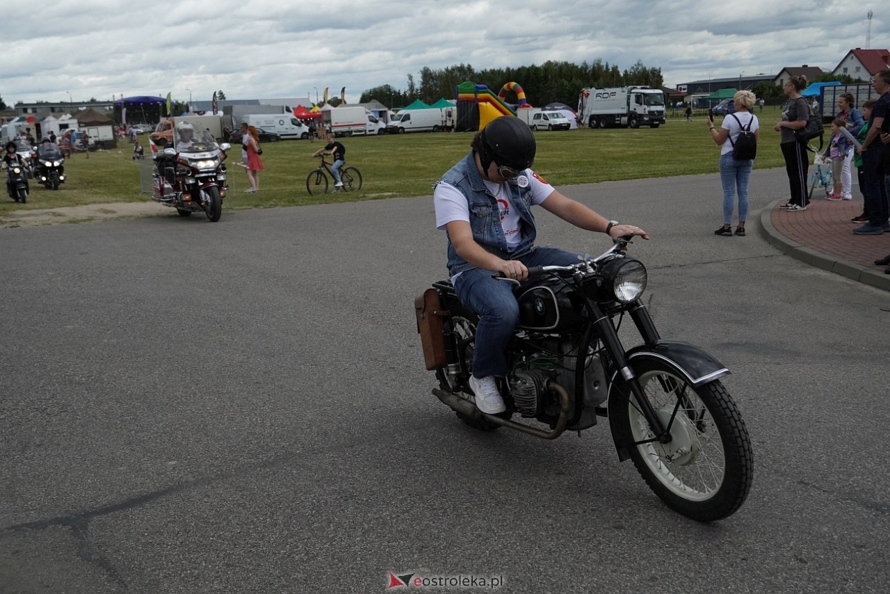Oldtimer 2025: Parada zabytkowych pojazdów ulicami Rzekunia [29.06.2025] - zdjęcie #88 - eOstroleka.pl