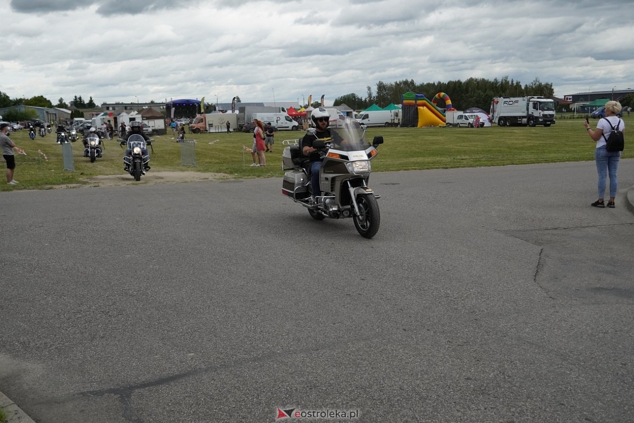 Oldtimer 2025: Parada zabytkowych pojazdów ulicami Rzekunia [29.06.2025] - zdjęcie #84 - eOstroleka.pl