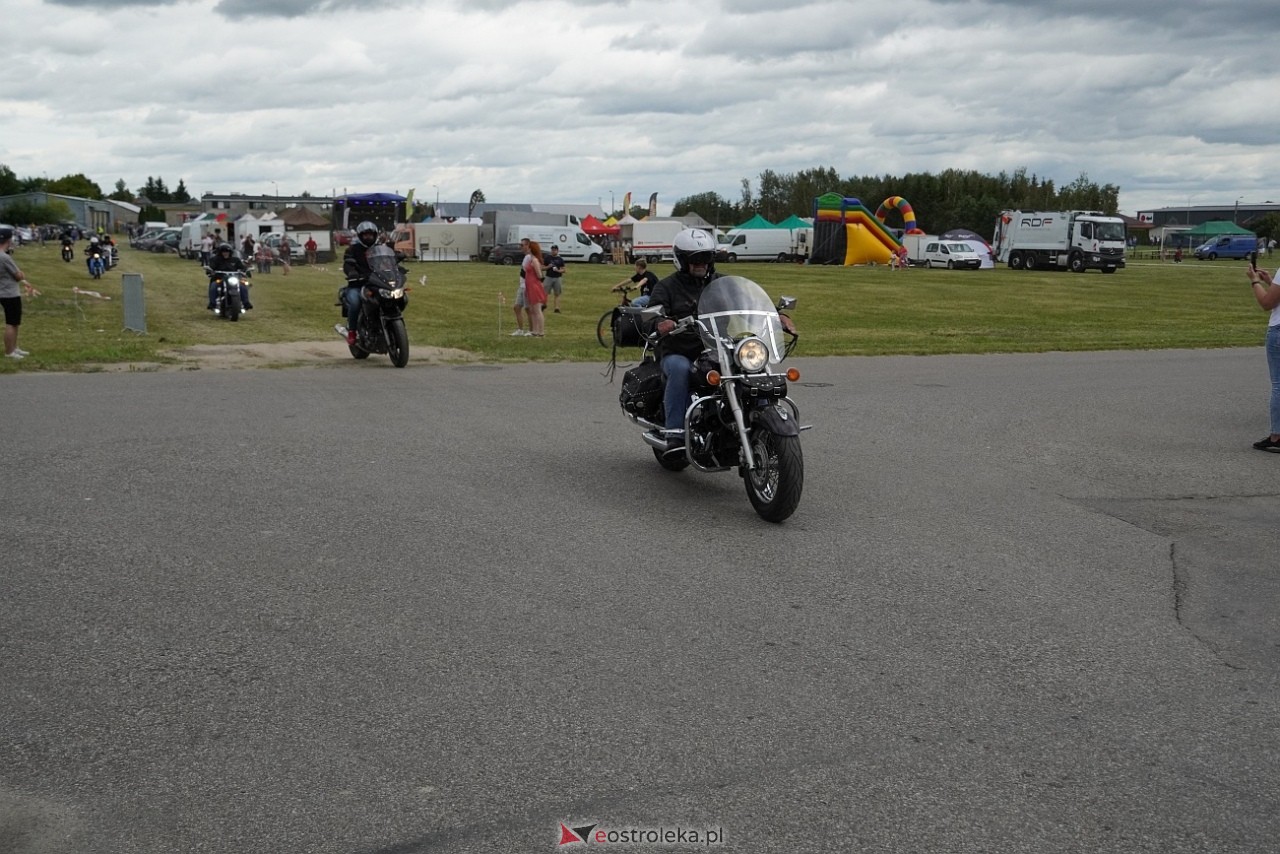 Oldtimer 2025: Parada zabytkowych pojazdów ulicami Rzekunia [29.06.2025] - zdjęcie #83 - eOstroleka.pl