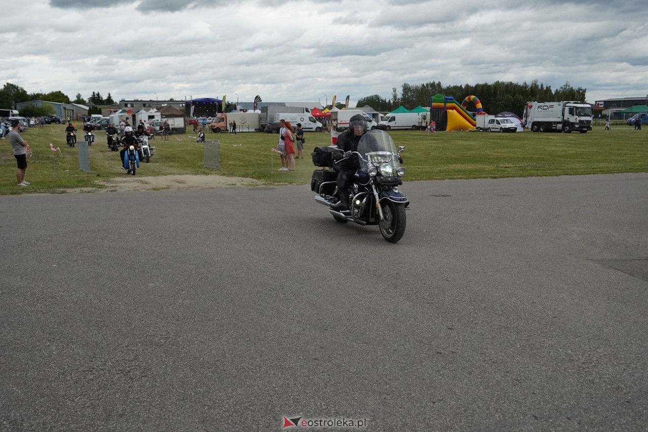 Oldtimer 2025: Parada zabytkowych pojazdów ulicami Rzekunia [29.06.2025] - zdjęcie #81 - eOstroleka.pl