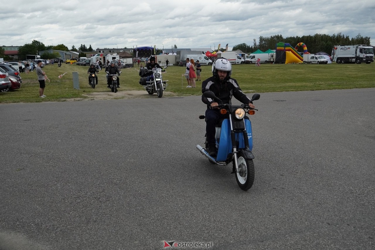 Oldtimer 2025: Parada zabytkowych pojazdów ulicami Rzekunia [29.06.2025] - zdjęcie #80 - eOstroleka.pl