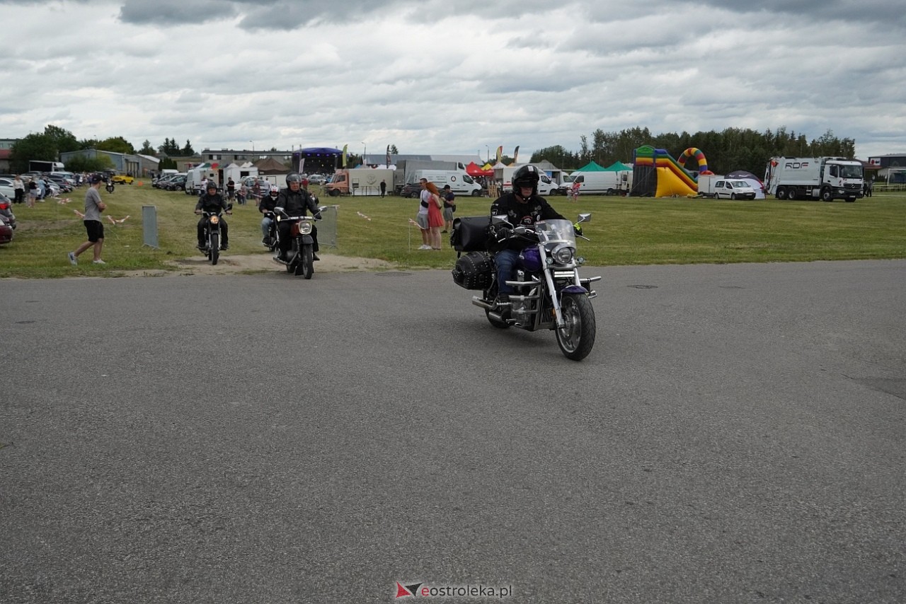 Oldtimer 2025: Parada zabytkowych pojazdów ulicami Rzekunia [29.06.2025] - zdjęcie #79 - eOstroleka.pl