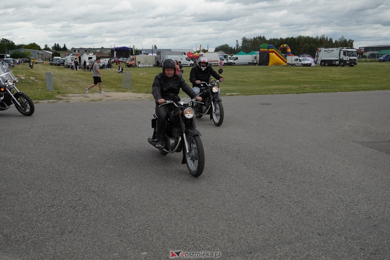 Oldtimer 2025: Parada zabytkowych pojazdów ulicami Rzekunia [29.06.2025] - zdjęcie #77 - eOstroleka.pl