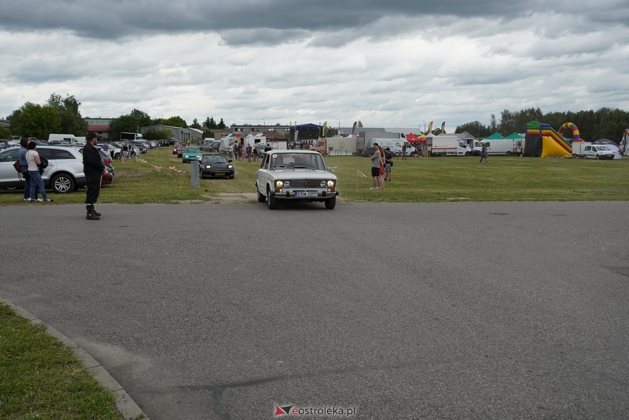 Oldtimer 2025: Parada zabytkowych pojazdów ulicami Rzekunia [29.06.2025] - zdjęcie #74 - eOstroleka.pl