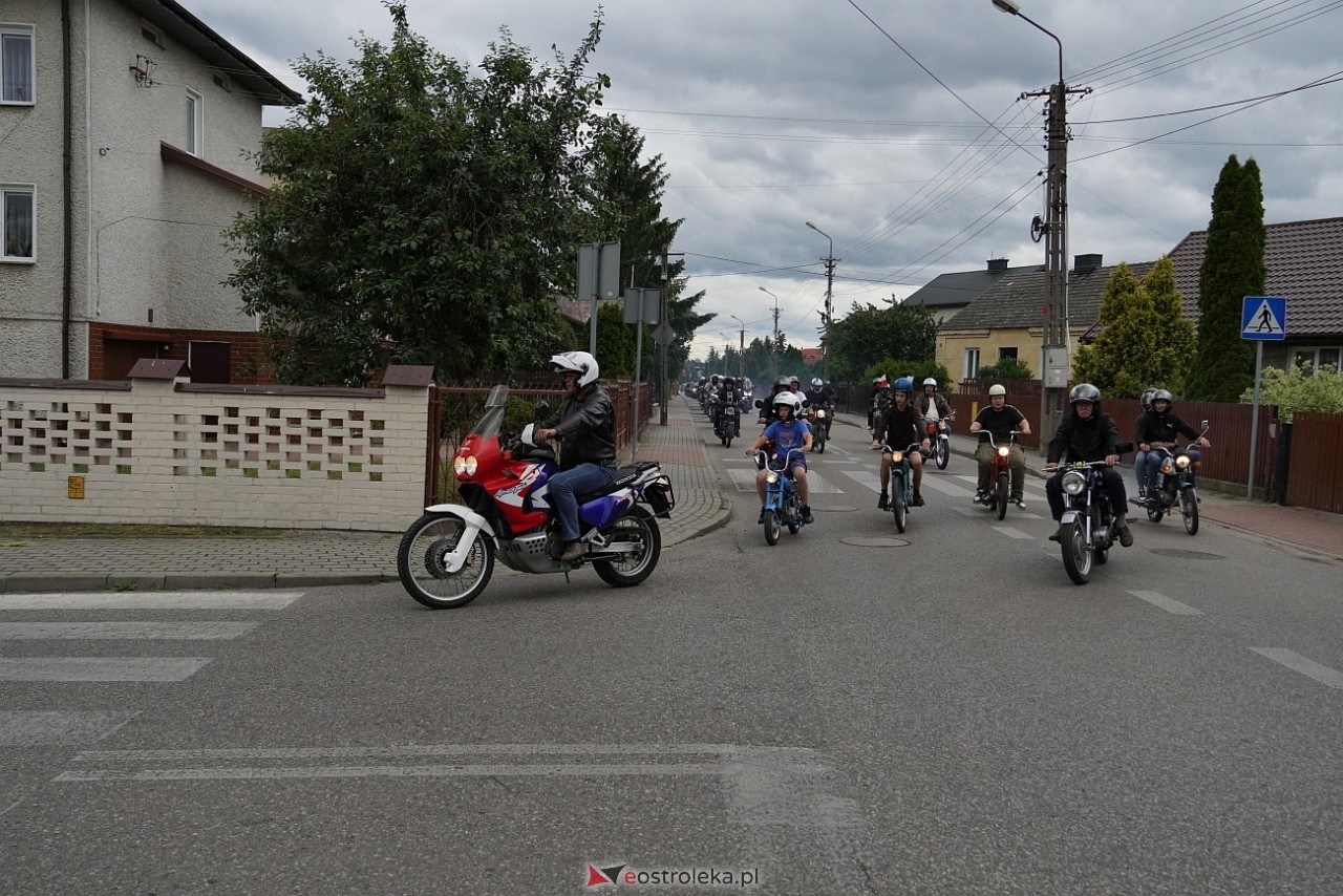 Oldtimer 2025: Parada zabytkowych pojazdów ulicami Rzekunia [29.06.2025] - zdjęcie #53 - eOstroleka.pl