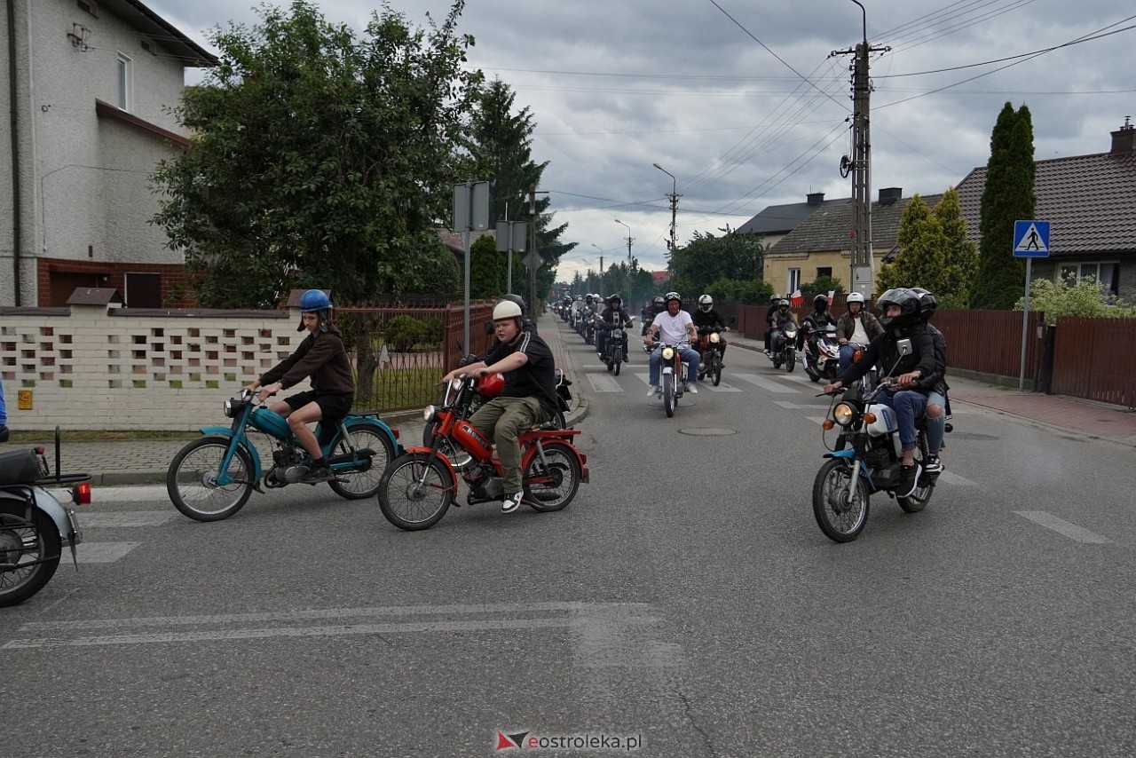 Oldtimer 2025: Parada zabytkowych pojazdów ulicami Rzekunia [29.06.2025] - zdjęcie #51 - eOstroleka.pl