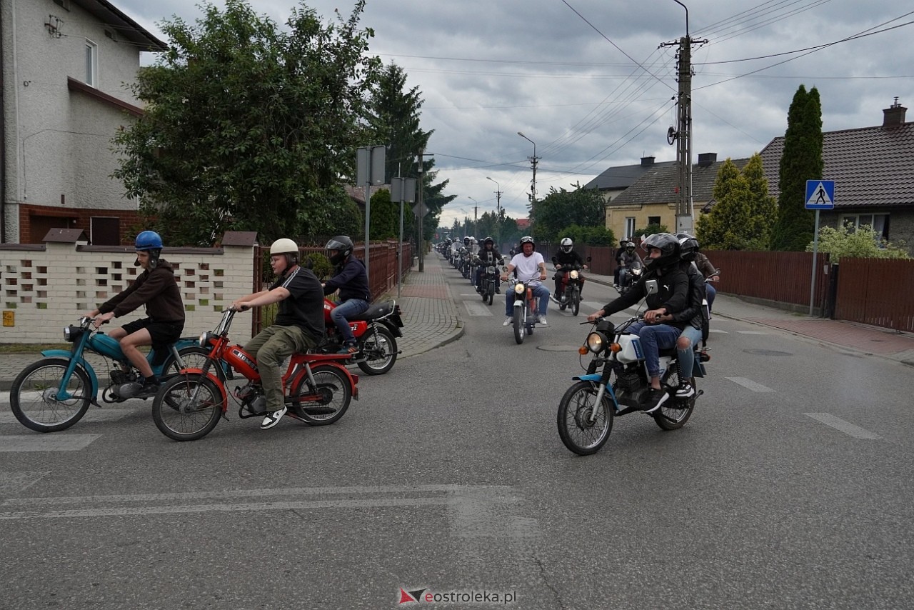 Oldtimer 2025: Parada zabytkowych pojazdów ulicami Rzekunia [29.06.2025] - zdjęcie #50 - eOstroleka.pl