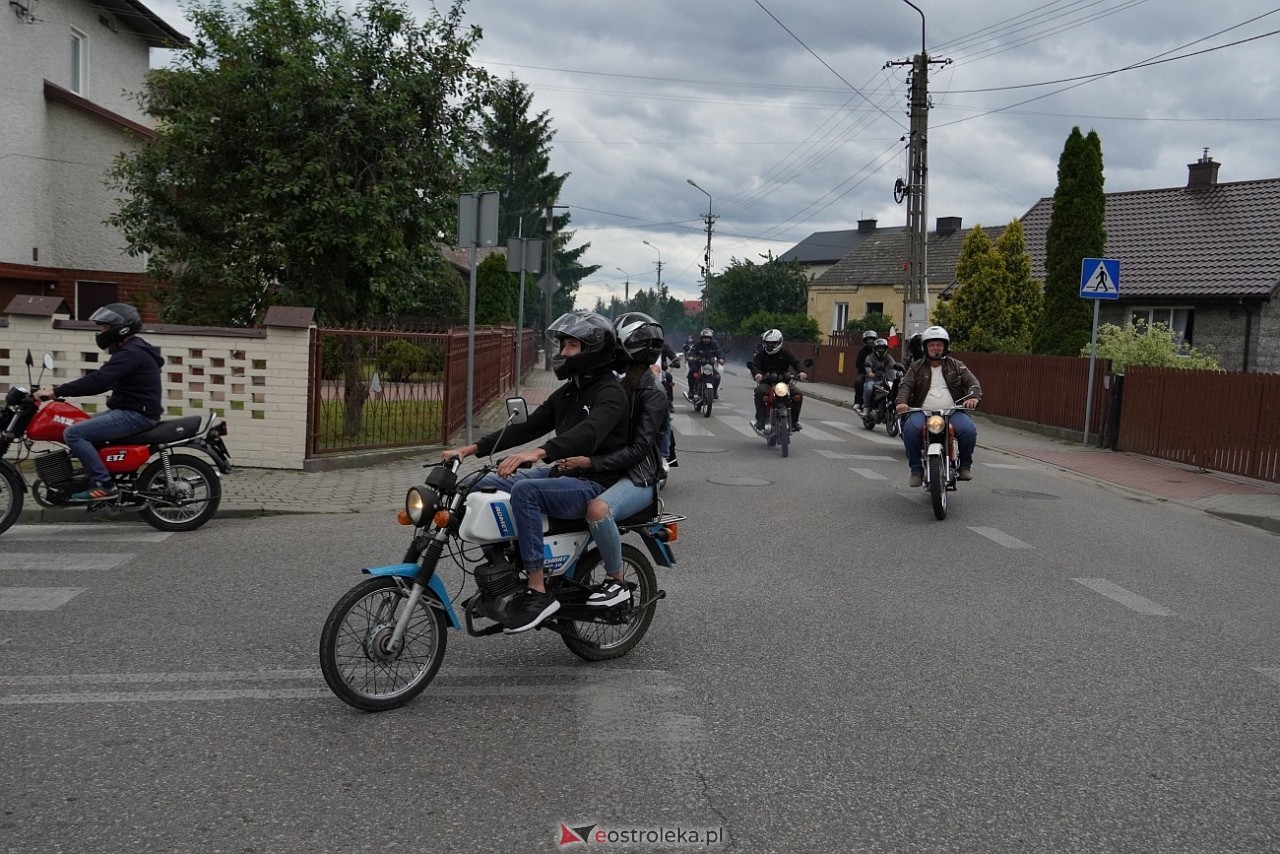 Oldtimer 2025: Parada zabytkowych pojazdów ulicami Rzekunia [29.06.2025] - zdjęcie #49 - eOstroleka.pl