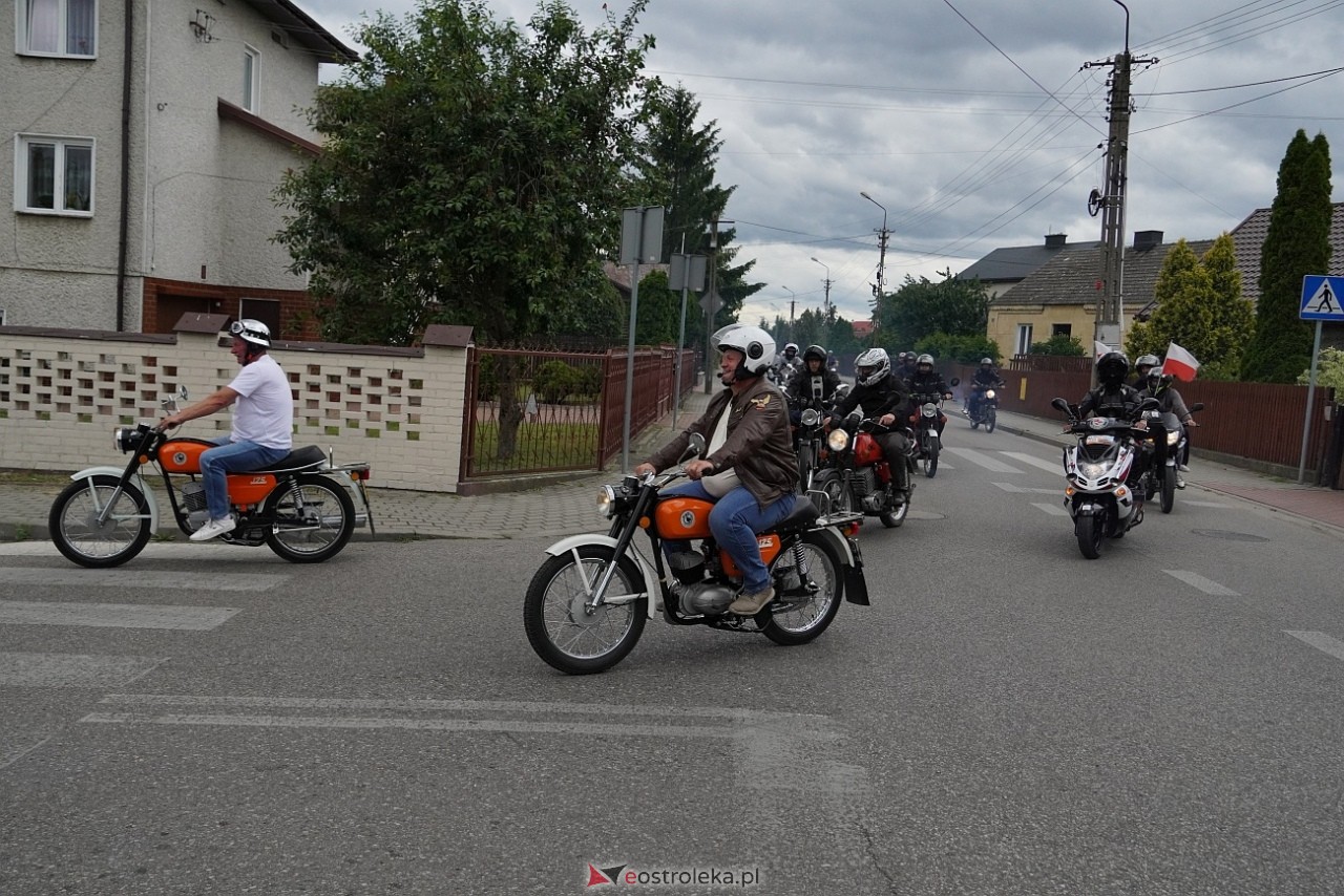 Oldtimer 2025: Parada zabytkowych pojazdów ulicami Rzekunia [29.06.2025] - zdjęcie #48 - eOstroleka.pl