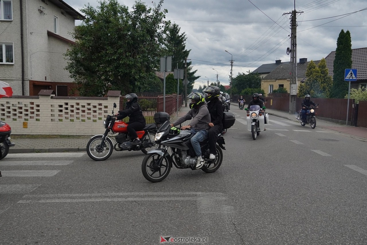 Oldtimer 2025: Parada zabytkowych pojazdów ulicami Rzekunia [29.06.2025] - zdjęcie #45 - eOstroleka.pl