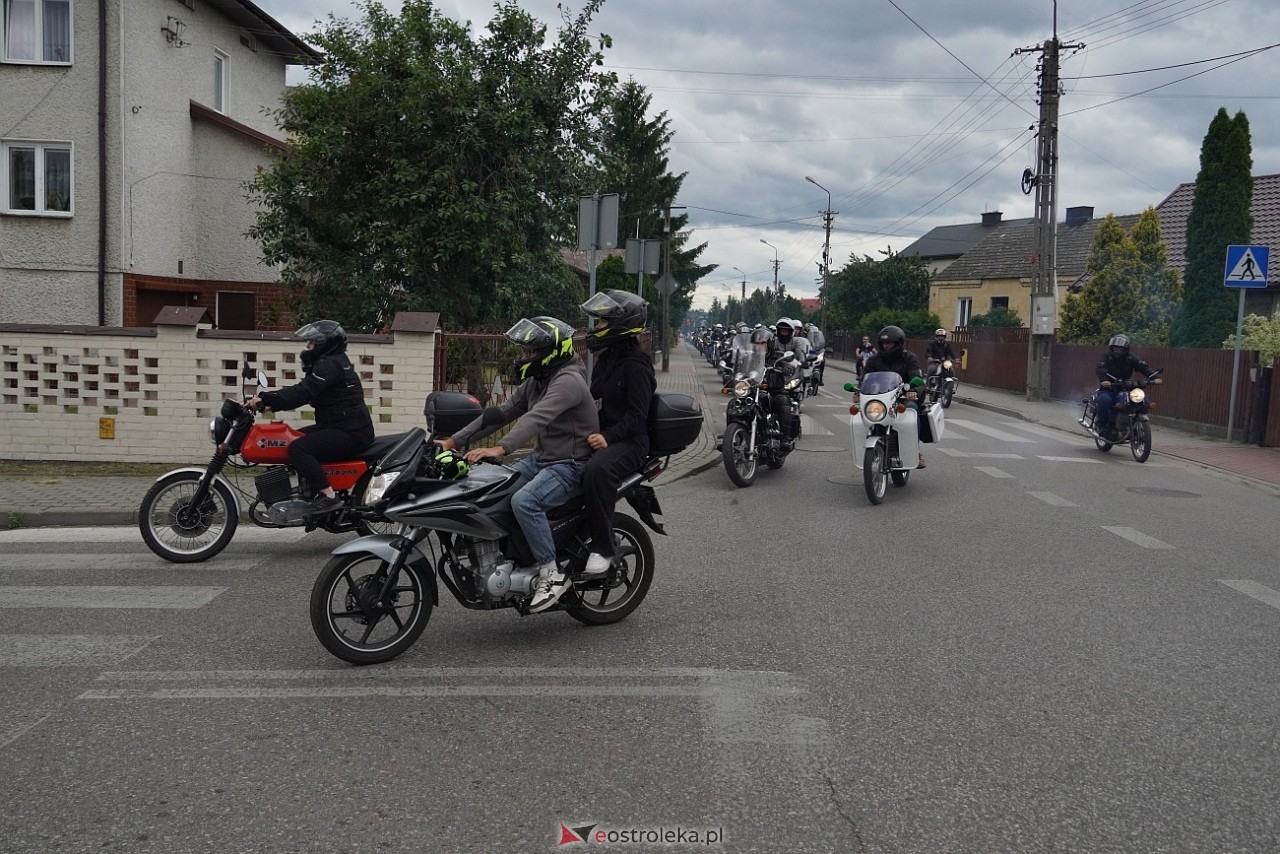 Oldtimer 2025: Parada zabytkowych pojazdów ulicami Rzekunia [29.06.2025] - zdjęcie #44 - eOstroleka.pl