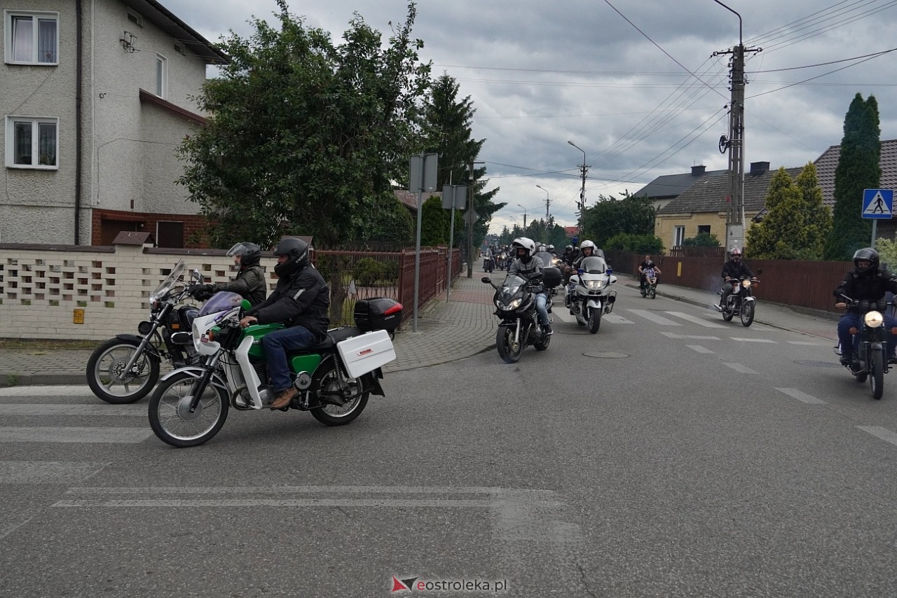 Oldtimer 2025: Parada zabytkowych pojazdów ulicami Rzekunia [29.06.2025] - zdjęcie #43 - eOstroleka.pl