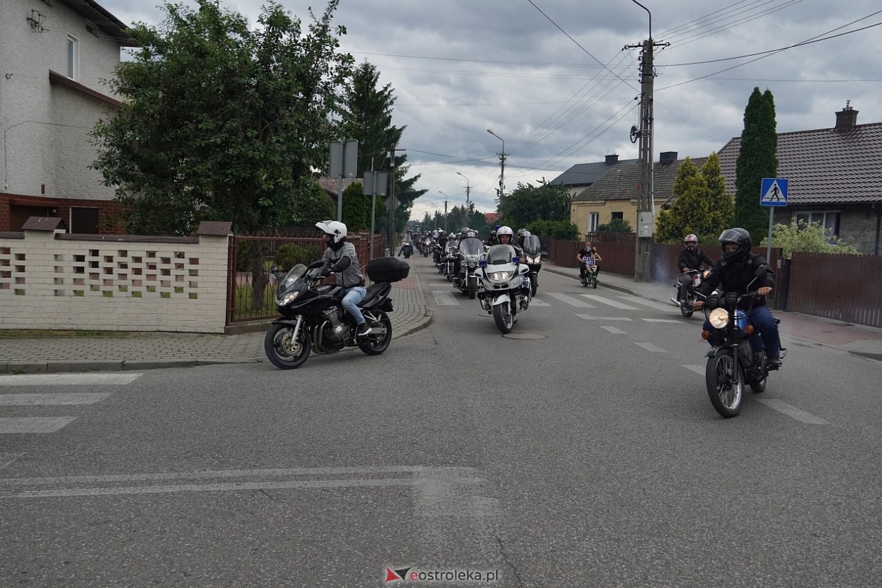 Oldtimer 2025: Parada zabytkowych pojazdów ulicami Rzekunia [29.06.2025] - zdjęcie #42 - eOstroleka.pl