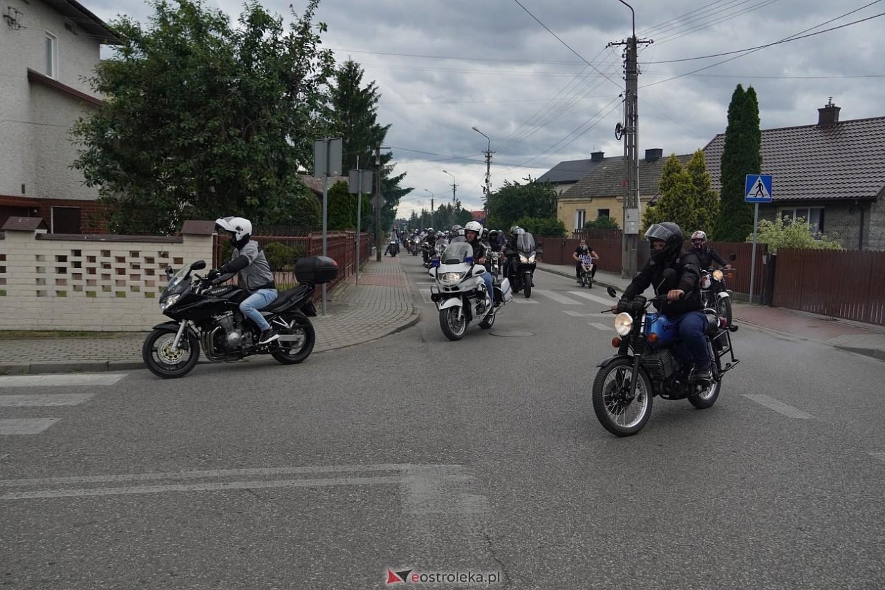 Oldtimer 2025: Parada zabytkowych pojazdów ulicami Rzekunia [29.06.2025] - zdjęcie #41 - eOstroleka.pl