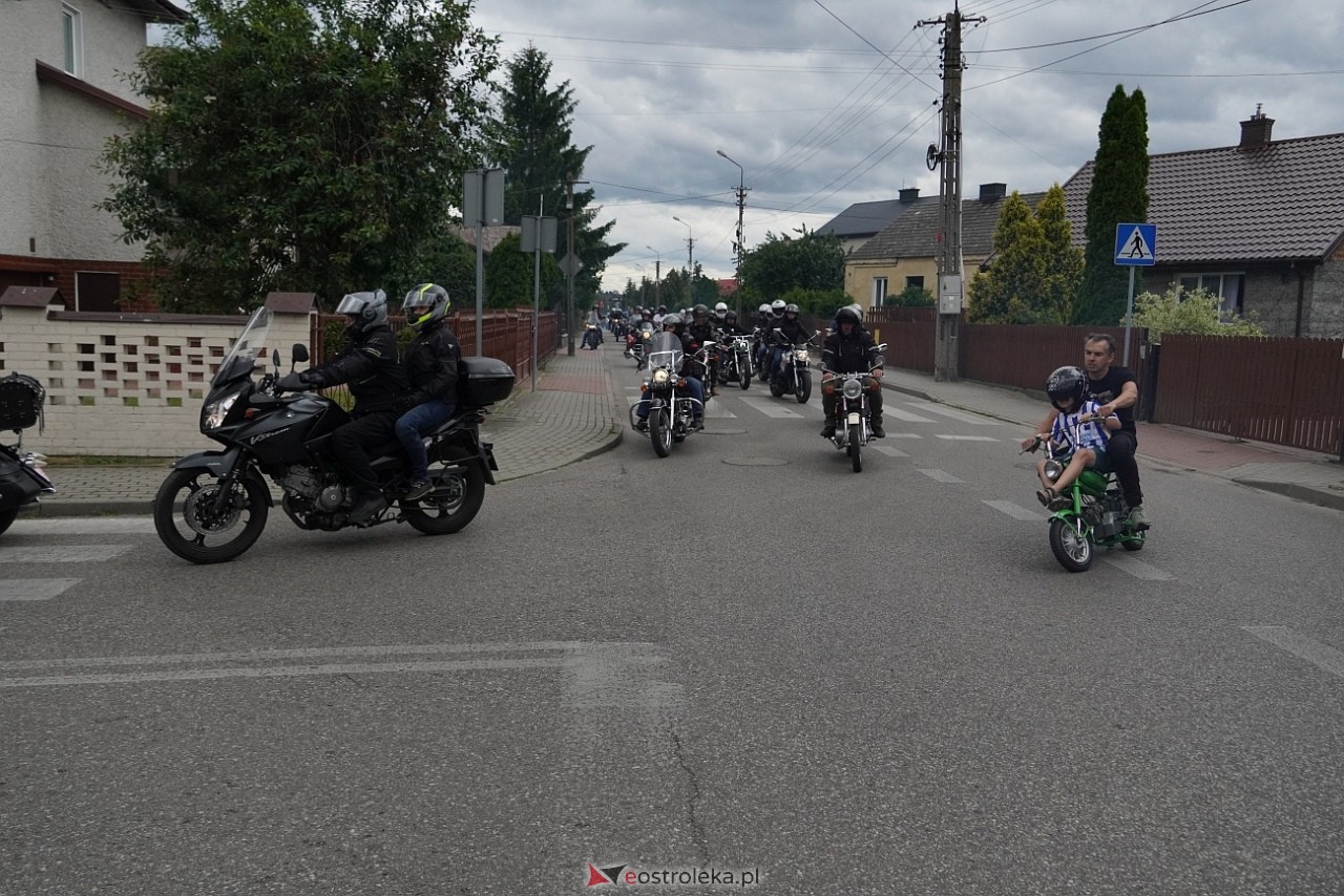 Oldtimer 2025: Parada zabytkowych pojazdów ulicami Rzekunia [29.06.2025] - zdjęcie #38 - eOstroleka.pl