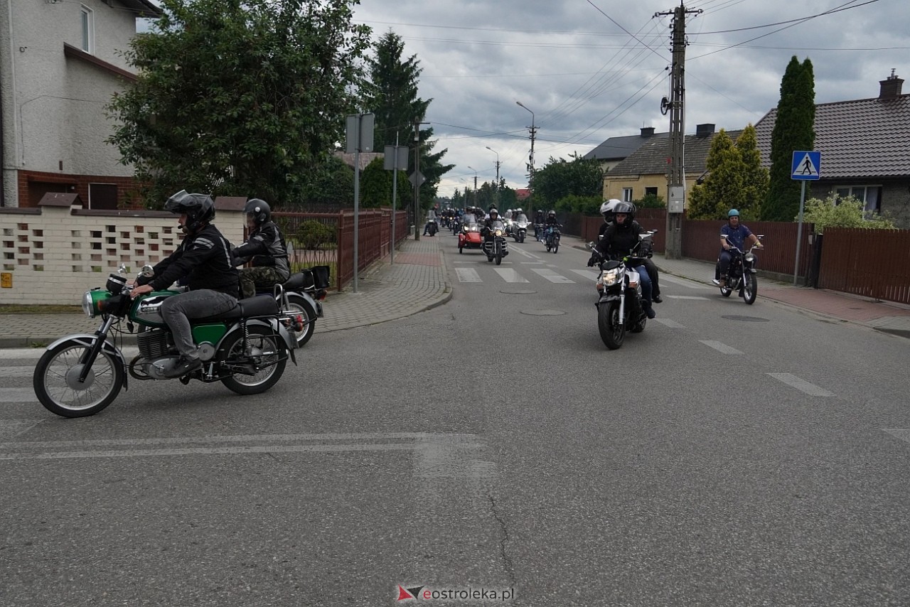Oldtimer 2025: Parada zabytkowych pojazdów ulicami Rzekunia [29.06.2025] - zdjęcie #36 - eOstroleka.pl