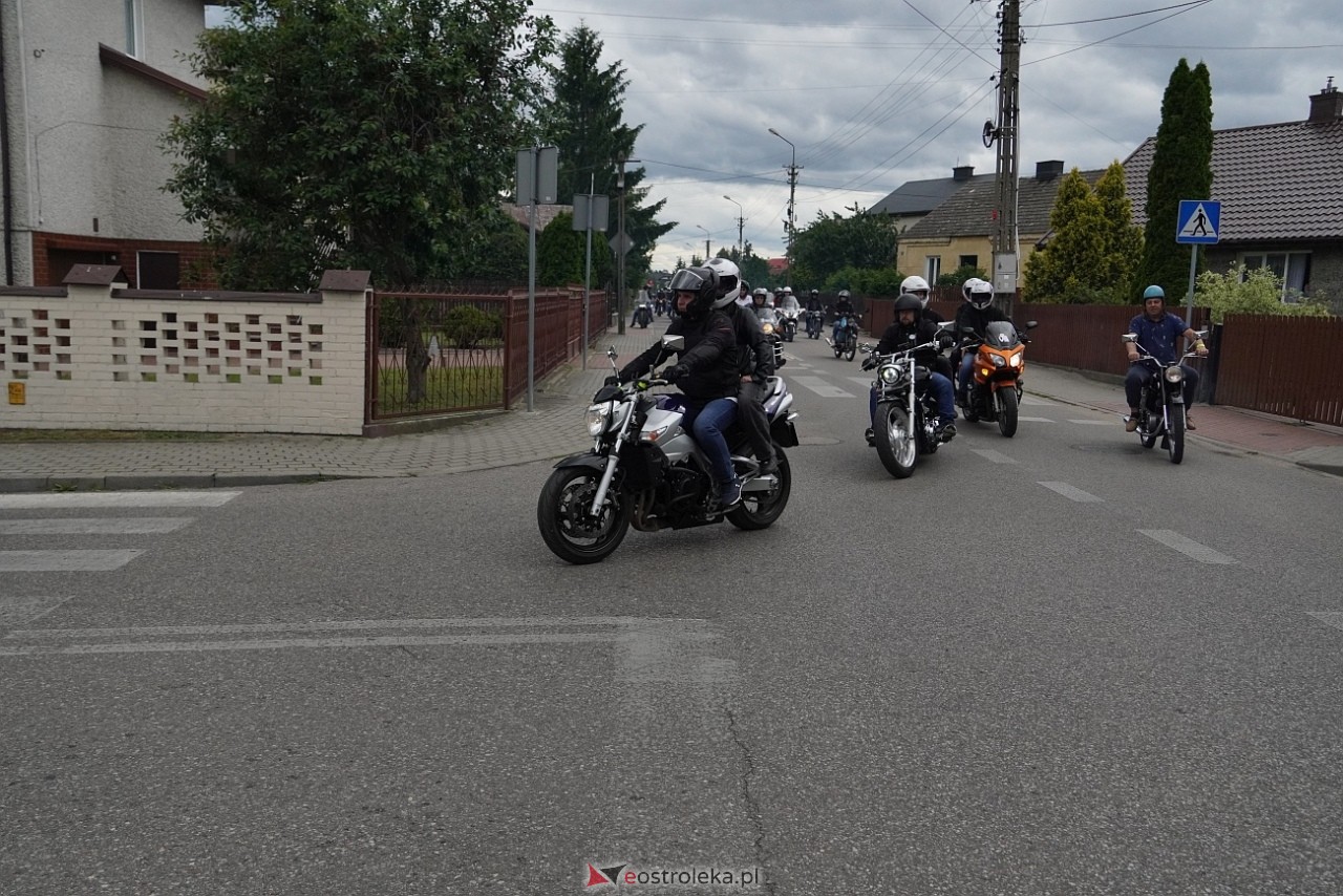 Oldtimer 2025: Parada zabytkowych pojazdów ulicami Rzekunia [29.06.2025] - zdjęcie #35 - eOstroleka.pl