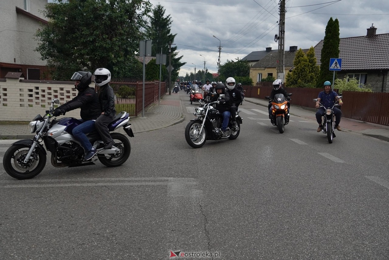 Oldtimer 2025: Parada zabytkowych pojazdów ulicami Rzekunia [29.06.2025] - zdjęcie #34 - eOstroleka.pl