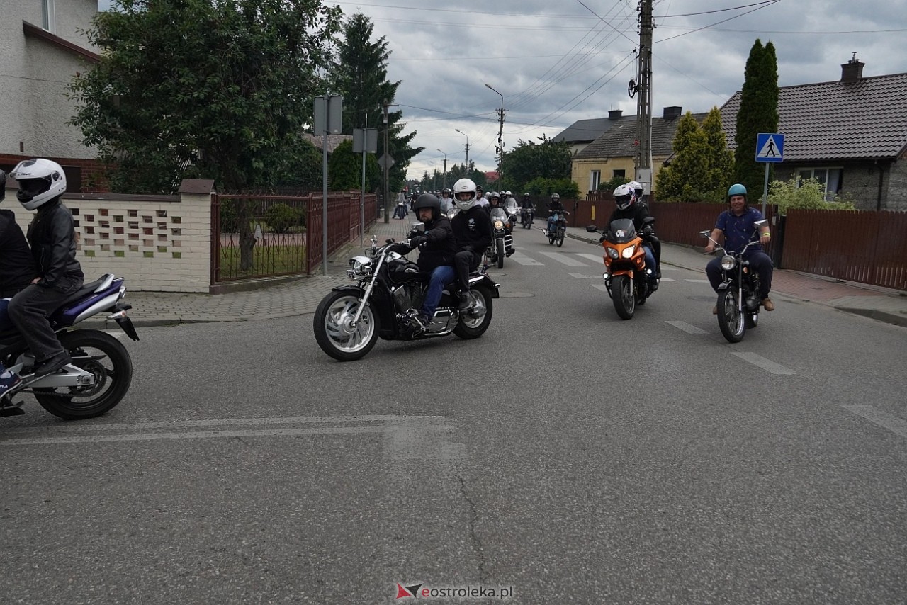 Oldtimer 2025: Parada zabytkowych pojazdów ulicami Rzekunia [29.06.2025] - zdjęcie #33 - eOstroleka.pl