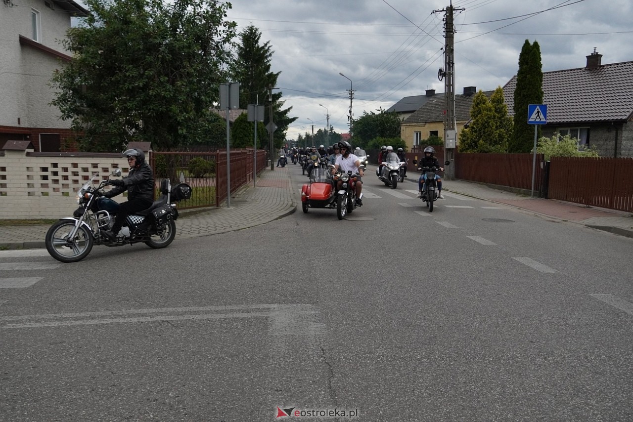 Oldtimer 2025: Parada zabytkowych pojazdów ulicami Rzekunia [29.06.2025] - zdjęcie #32 - eOstroleka.pl