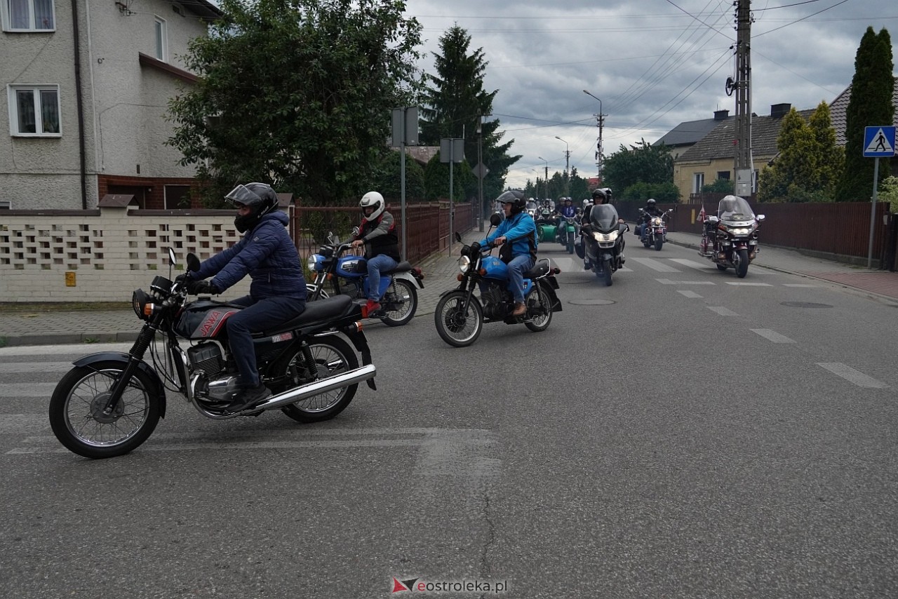 Oldtimer 2025: Parada zabytkowych pojazdów ulicami Rzekunia [29.06.2025] - zdjęcie #22 - eOstroleka.pl