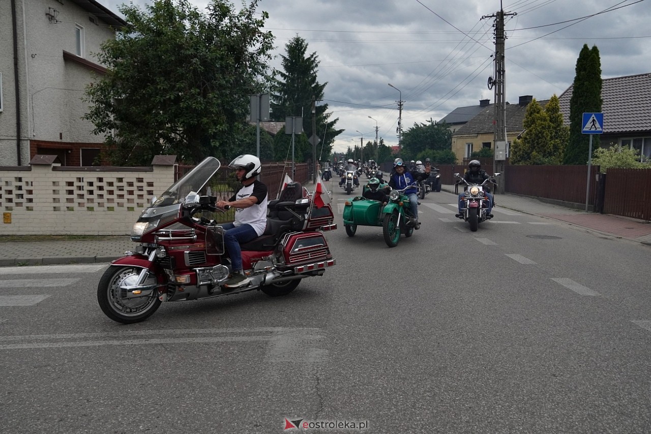 Oldtimer 2025: Parada zabytkowych pojazdów ulicami Rzekunia [29.06.2025] - zdjęcie #20 - eOstroleka.pl