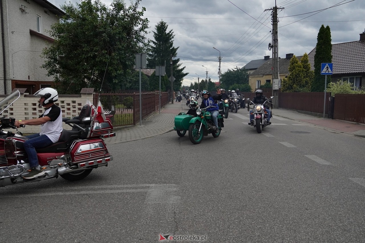Oldtimer 2025: Parada zabytkowych pojazdów ulicami Rzekunia [29.06.2025] - zdjęcie #19 - eOstroleka.pl
