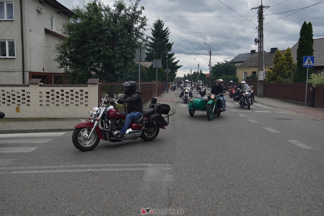 Oldtimer 2025: Parada zabytkowych pojazdów ulicami Rzekunia [29.06.2025] - zdjęcie #18 - eOstroleka.pl