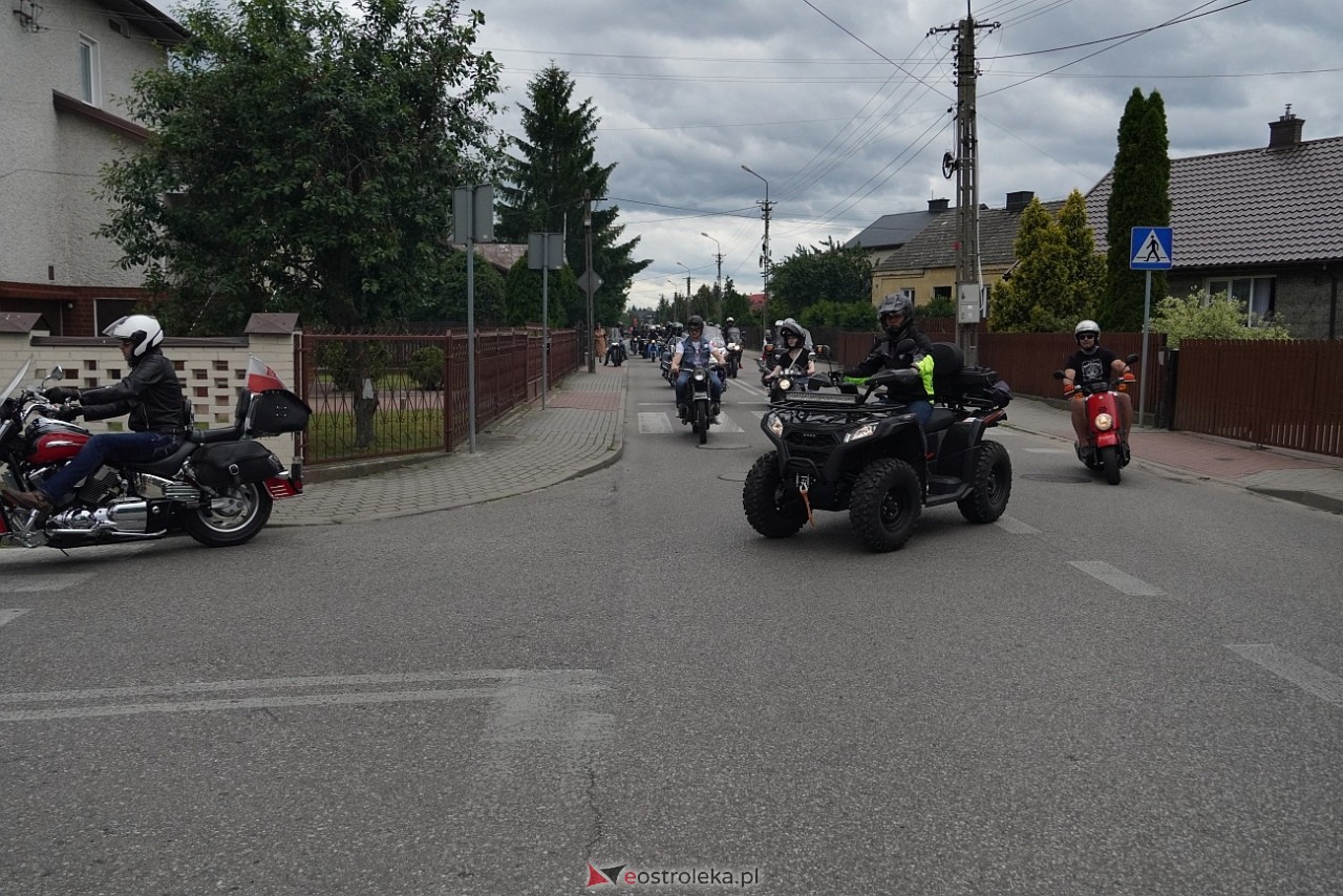 Oldtimer 2025: Parada zabytkowych pojazdów ulicami Rzekunia [29.06.2025] - zdjęcie #15 - eOstroleka.pl