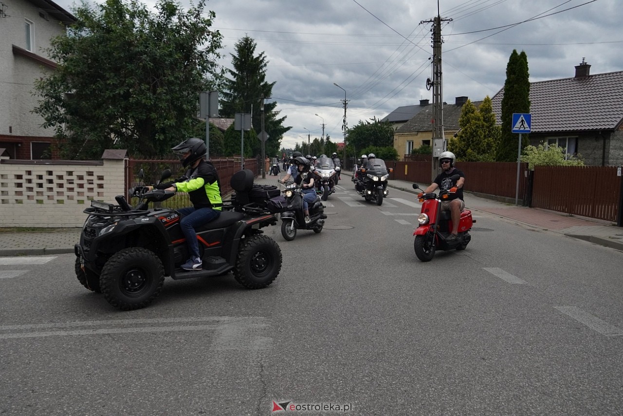 Oldtimer 2025: Parada zabytkowych pojazdów ulicami Rzekunia [29.06.2025] - zdjęcie #14 - eOstroleka.pl