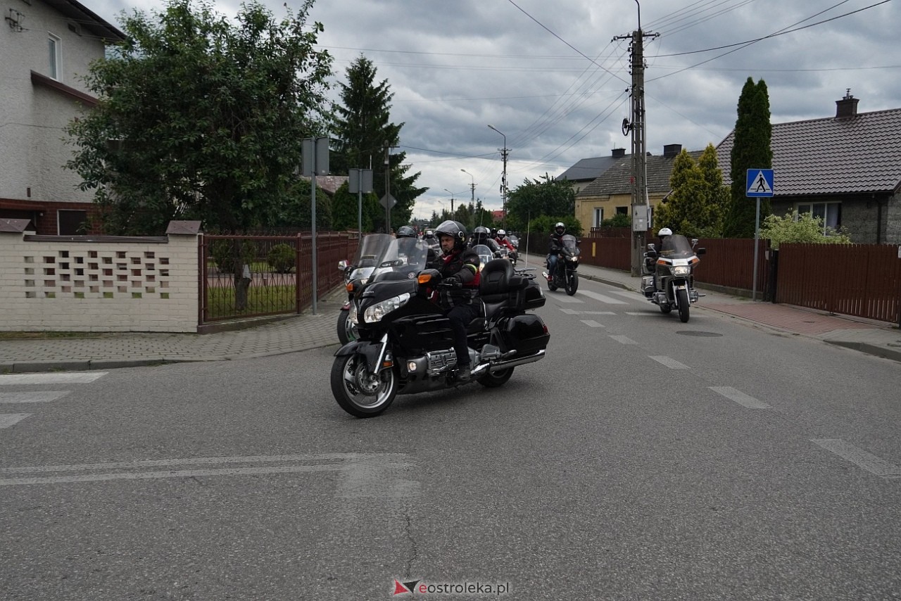 Oldtimer 2025: Parada zabytkowych pojazdów ulicami Rzekunia [29.06.2025] - zdjęcie #11 - eOstroleka.pl