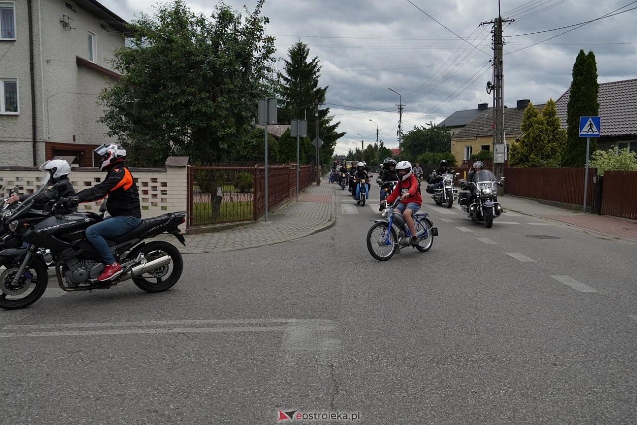 Oldtimer 2025: Parada zabytkowych pojazdów ulicami Rzekunia [29.06.2025] - zdjęcie #9 - eOstroleka.pl