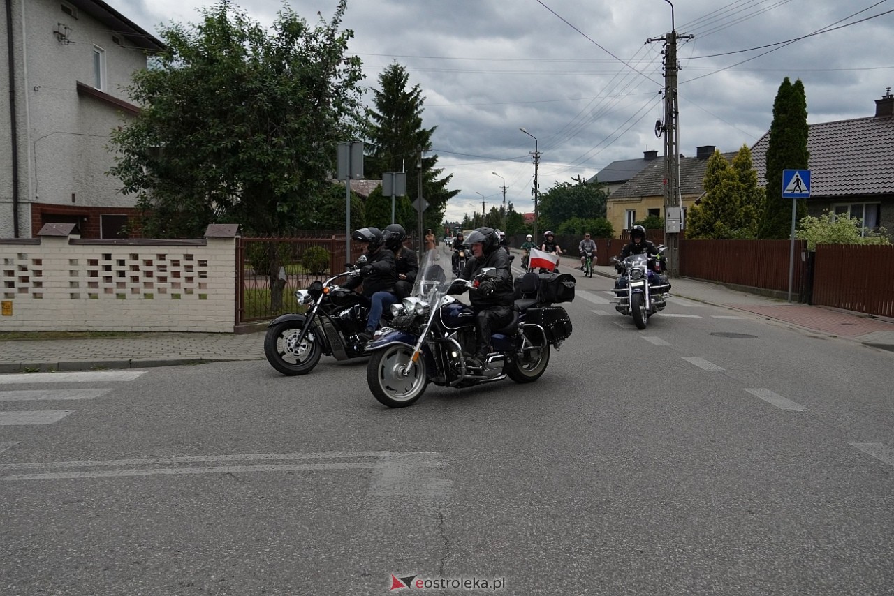 Oldtimer 2025: Parada zabytkowych pojazdów ulicami Rzekunia [29.06.2025] - zdjęcie #8 - eOstroleka.pl