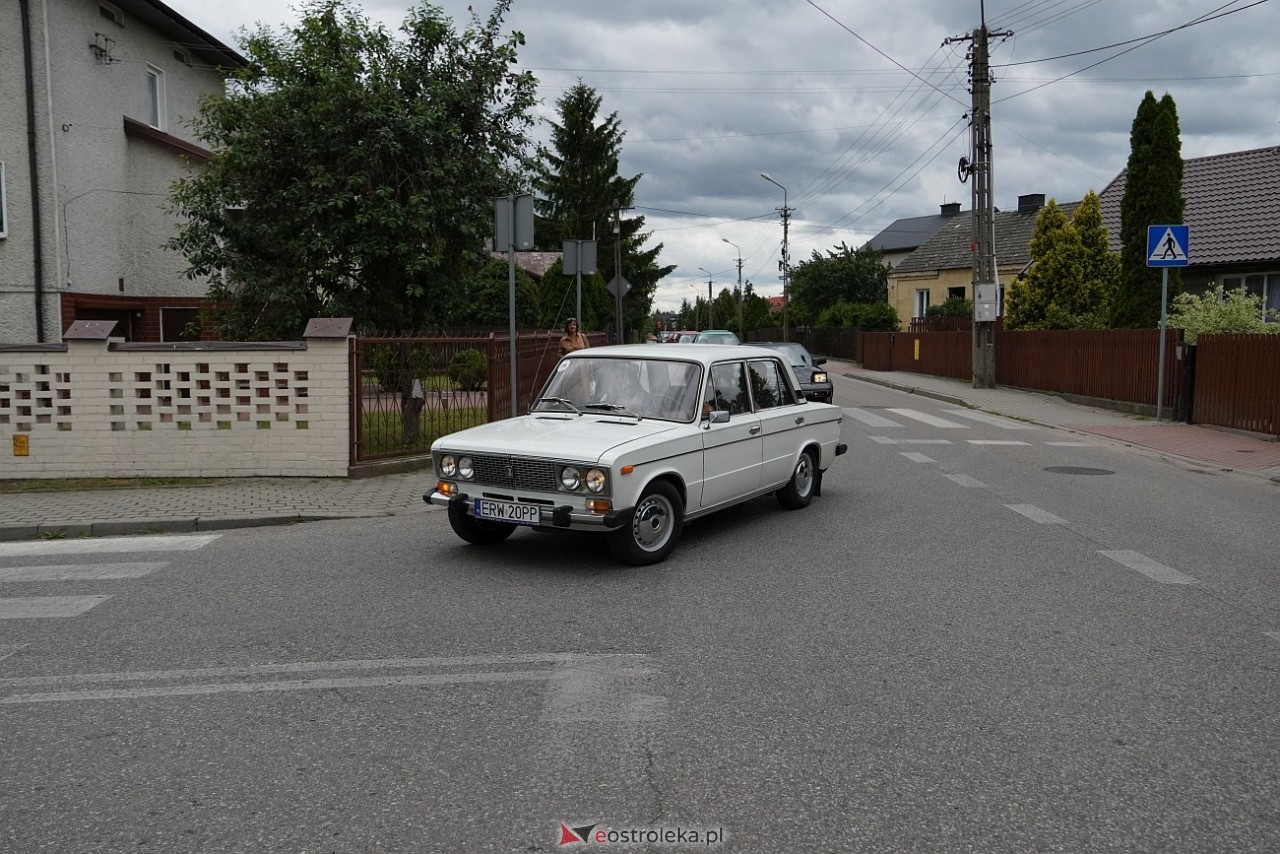Oldtimer 2025: Parada zabytkowych pojazdów ulicami Rzekunia [29.06.2025] - zdjęcie #2 - eOstroleka.pl