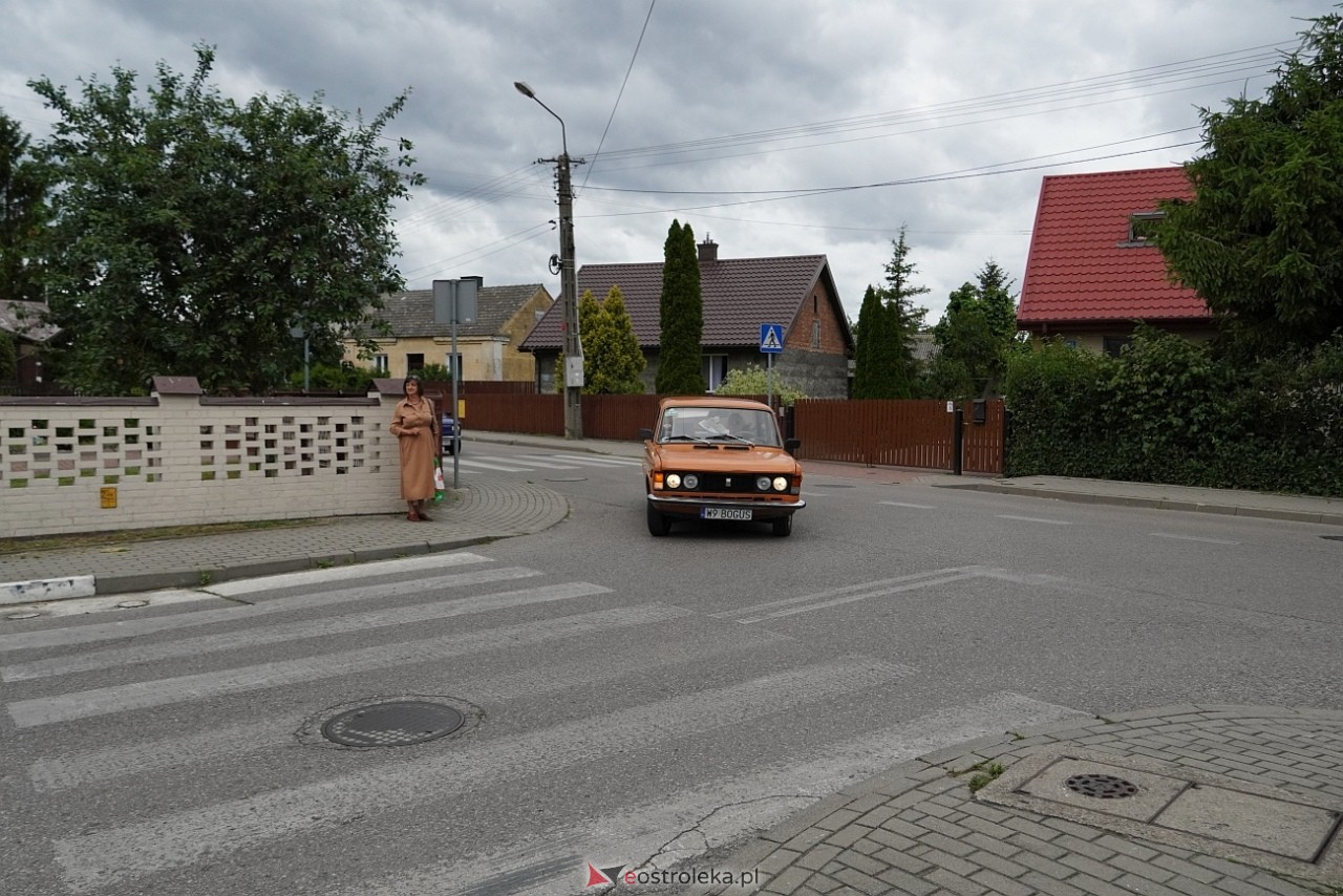 Oldtimer 2025: Parada zabytkowych pojazdów ulicami Rzekunia [29.06.2025] - zdjęcie #1 - eOstroleka.pl