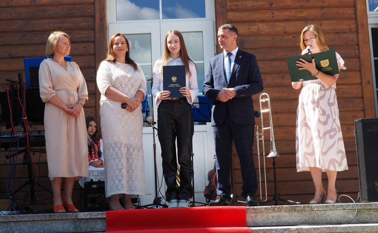 Uczniowie docenieni za wyjątkowe osiągnięcia – gala nagród wójta Gminy Olszewo-Borki [26.06.2025] - zdjęcie #30 - eOstroleka.pl