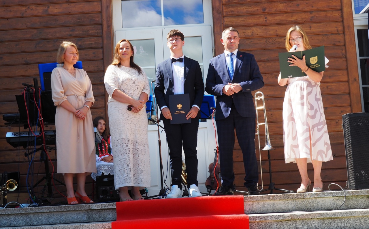 Uczniowie docenieni za wyjątkowe osiągnięcia – gala nagród wójta Gminy Olszewo-Borki [26.06.2025] - zdjęcie #29 - eOstroleka.pl
