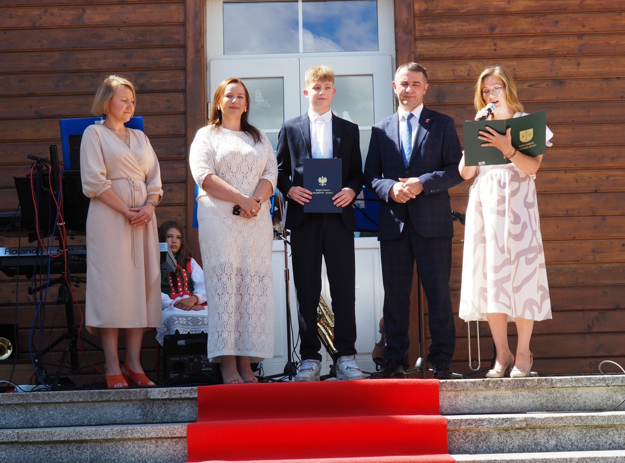 Uczniowie docenieni za wyjątkowe osiągnięcia – gala nagród wójta Gminy Olszewo-Borki [26.06.2025] - zdjęcie #24 - eOstroleka.pl