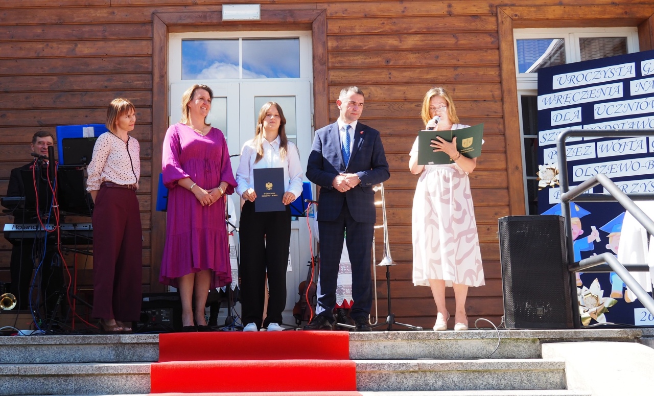 Uczniowie docenieni za wyjątkowe osiągnięcia – gala nagród wójta Gminy Olszewo-Borki [26.06.2025] - zdjęcie #22 - eOstroleka.pl