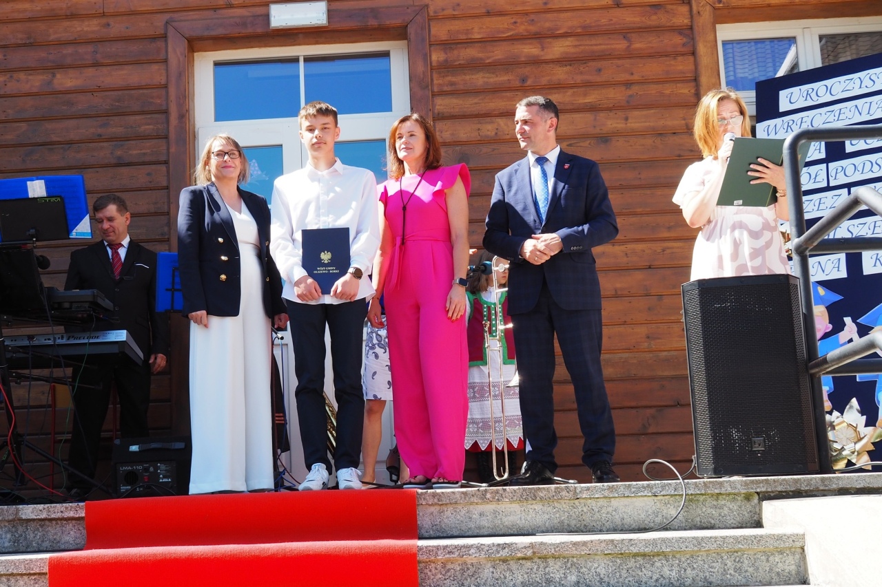Uczniowie docenieni za wyjątkowe osiągnięcia – gala nagród wójta Gminy Olszewo-Borki [26.06.2025] - zdjęcie #5 - eOstroleka.pl